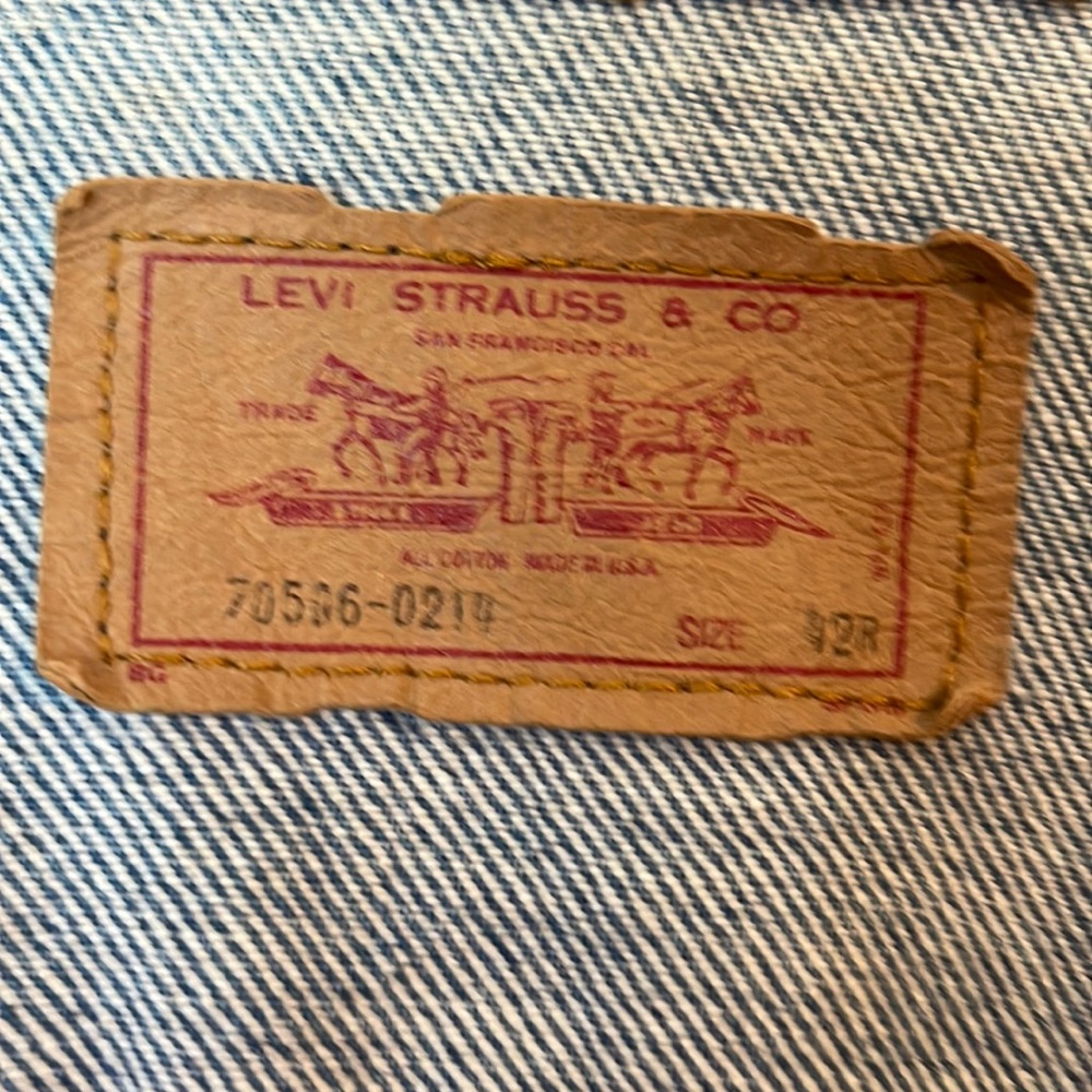 EUC Levi’s Mens 42R denim jacket